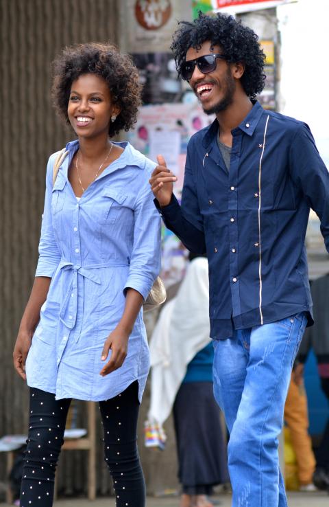 african_happy_couple_smiling
